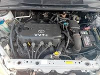 Usata Toyota Yaris 86 CV (63 kW) 2002 Grigio Berlina