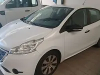 Usata Peugeot 208 Active 68 CV (50 kW) 2014 Bianco Utilitaria