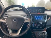 Usata Lancia Ypsilon 69 CV (50 kW) 2021 Grigio Utilitaria