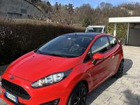 Usata Ford Fiesta Ambiente 75 CV (55 kW) 2016 Rosso Berlina