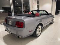 Usata Ford Mustang GT 305 CV (224 kW) 2007 Grigio Cabrio