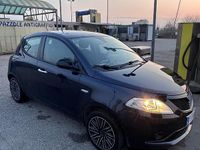 Usata Lancia Ypsilon Gold 69 CV (50 kW) 2018 Blu Utilitaria