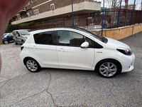 Usata Toyota Yaris Hybrid Style 75 CV (55 kW) 2014 Bianco Berlina