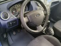 Usata Ford Fiesta Titanium 68 CV (50 kW) 2005 Blu/azzurro Utilitaria