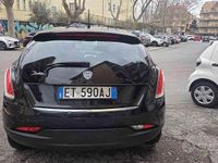 Begagnad Lancia Delta 165 HK (121 kW) 2010 Svart Halvkombi