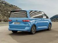 Usata VW Multivan Life 150 CV (110 kW) 2026 Medium blue metallizzato Monovolume