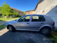 Usata VW Golf IV 105 CV (77 kW) 2002 Berlina