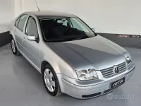 Usata VW Bora Highline 105 CV (77 kW) 2000 Grigio Berlina