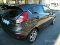Begagnad Ford Fiesta 80 HK (58 kW) 2016 Grå Sedan