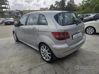 Usata Mercedes B180 109 CV (80 kW) 2006 Grigio Monovolume