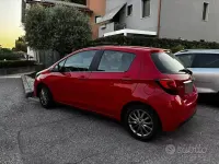 Usata Toyota Yaris 69 CV (50 kW) 2016 Rosso Berlina