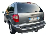 Usata Chrysler Voyager 143 CV (105 kW) 2007 Grigio scuro Monovolume