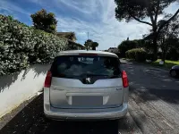 Usado Peugeot 5008 115 CV (84 kW) 2013 Gris Monovolumen