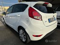 Usata Ford Fiesta 75 CV (55 kW) 2013 Bianco Berlina