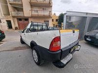Usata Fiat Strada 62 CV (45 kW) 2004 Bianco Pick-up