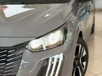 Usata Peugeot 208 Allure 101 CV (74 kW) 2025 Grigio Utilitaria