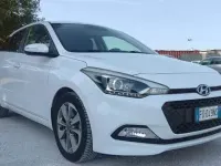 Usata Hyundai i20 GO! 75 CV (55 kW) 2016 Argento Berlina