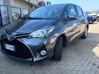 Usata Toyota Yaris Hybrid Style 73 CV (53 kW) 2016 Grigio Berlina