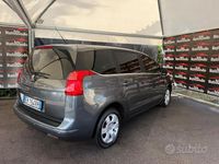 Usata Peugeot 5008 112 CV (82 kW) 2011 Grigio Monovolume