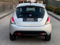 Usata Lancia Ypsilon 69 CV (50 kW) 2015 Argento Utilitaria