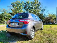 Usata Toyota Yaris Hybrid Active 73 CV (53 kW) 2018 Grigio Utilitaria