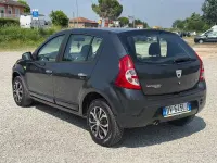 Usata Dacia Sandero Lauréate 72 CV (52 kW) 2009 Grigio Berlina