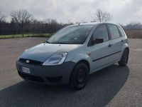 Usata Ford Fiesta Ghia 68 CV (50 kW) 2004 Grigio Berlina