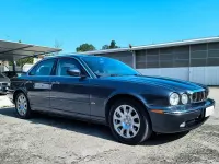 Usata Jaguar XJ6 238 CV (175 kW) 2004 Grigio Berlina