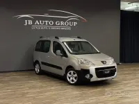 Begagnad Peugeot Partner Tepee Outdoor 90 HK (66 kW) 2010 Brun Minibuss