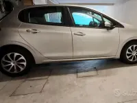 Usata Peugeot 208 92 CV (67 kW) 2014 Grigio Utilitaria
