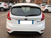 Usata Ford Fiesta 71 CV (52 kW) 2011 Bianco Berlina