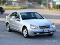 Usata Mercedes C200 163 CV (119 kW) 2000 Grigio Berlina