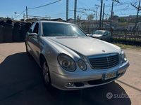 Usata Mercedes E270 177 CV (130 kW) 2002 Grigio Berlina