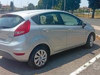 Usata Ford Fiesta 96 CV (70 kW) 2010 Grigio Utilitaria