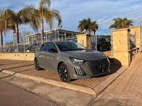 Usata Peugeot 208 Allure 101 CV (74 kW) 2025 Grigio Utilitaria