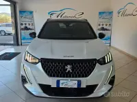 Usata Peugeot 2008 GT 131 CV (96 kW) 2022 Bianco SUV