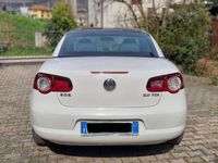 Usata VW Eos 140 CV (102 kW) 2010 Bianco Cabrio