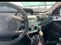 Usata Lancia Ypsilon 60 CV (44 kW) 2011 Grigio Utilitaria