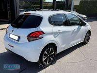 Usata Peugeot 208 Allure 102 CV (75 kW) 2019 Bianco pastello Utilitaria