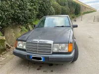 Usata Mercedes E300 188 CV (138 kW) 1987 Grigio Berlina