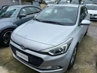Gebraucht Hyundai i20 Comfort 75 PS (55 kW) 2016 Grau Limousine
