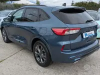 Usata Ford Kuga 120 CV (88 kW) 2023 Blu SUV
