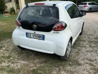 Usata Toyota Aygo Connect Style 68 CV (50 kW) 2013 Bianco Utilitaria