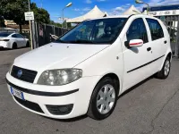 Usata Fiat Punto Dynamic 69 CV (50 kW) 2005 Bianco Utilitaria