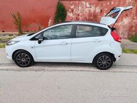 Usata Ford Fiesta 70 CV (51 kW) 2012 Bianco Utilitaria