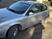 Usata Alfa Romeo 147 105 CV (77 kW) 2000 Grigio Utilitaria