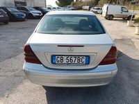 Usata Mercedes C220 Classic 142 CV (104 kW) 2002 Argento Berlina