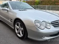 Usata Mercedes SL350 245 CV (180 kW) 2006 Grigio Cabrio