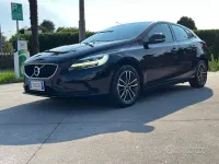 Usata Volvo V40 Business Edition 120 CV (88 kW) 2020 Nero Berlina