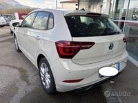 Usado VW Polo Life 80 CV (58 kW) 2023 Beige Utilitario
